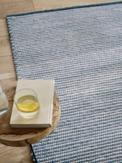 Woll-Teppich, Cloud Blue 8 Woll-Teppich, Cloud Blue -Teppiche Verkäufe Holmerud Handwebteppich hellblau Cloudblue 170x240 spar