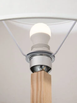 Standleuchte, Natural/White -Teppiche Verkäufe NordicTouch Standleuchte Weiss G36 43x43x160 lup1