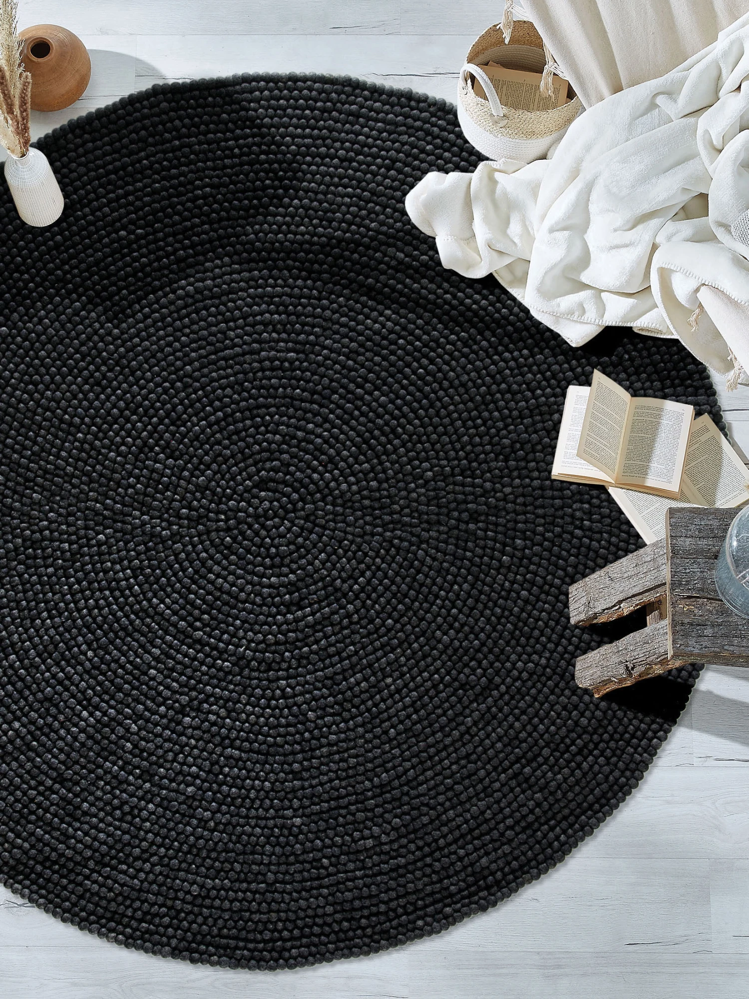 Filzkugel-Teppich, Black 3 Filzkugel-Teppich, Black