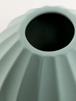 Vase, Peacock Green -Teppiche Verkäufe Vercelli Vase Gruen PeacockGreen 13x13x102C5 lup1